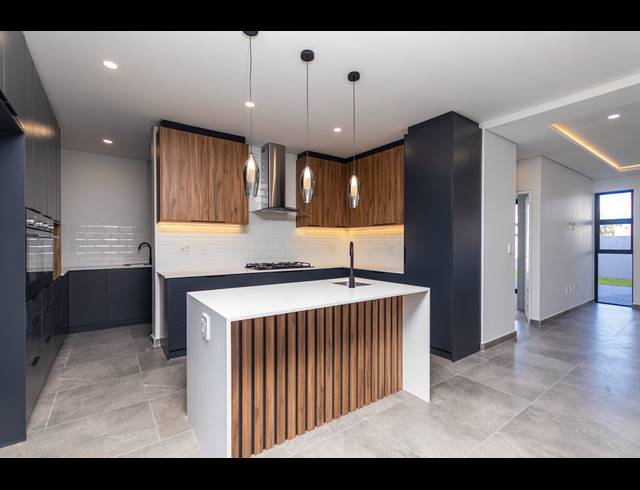 4 BEDROOM FREEHOLD FOR SALE IN SANDOWN